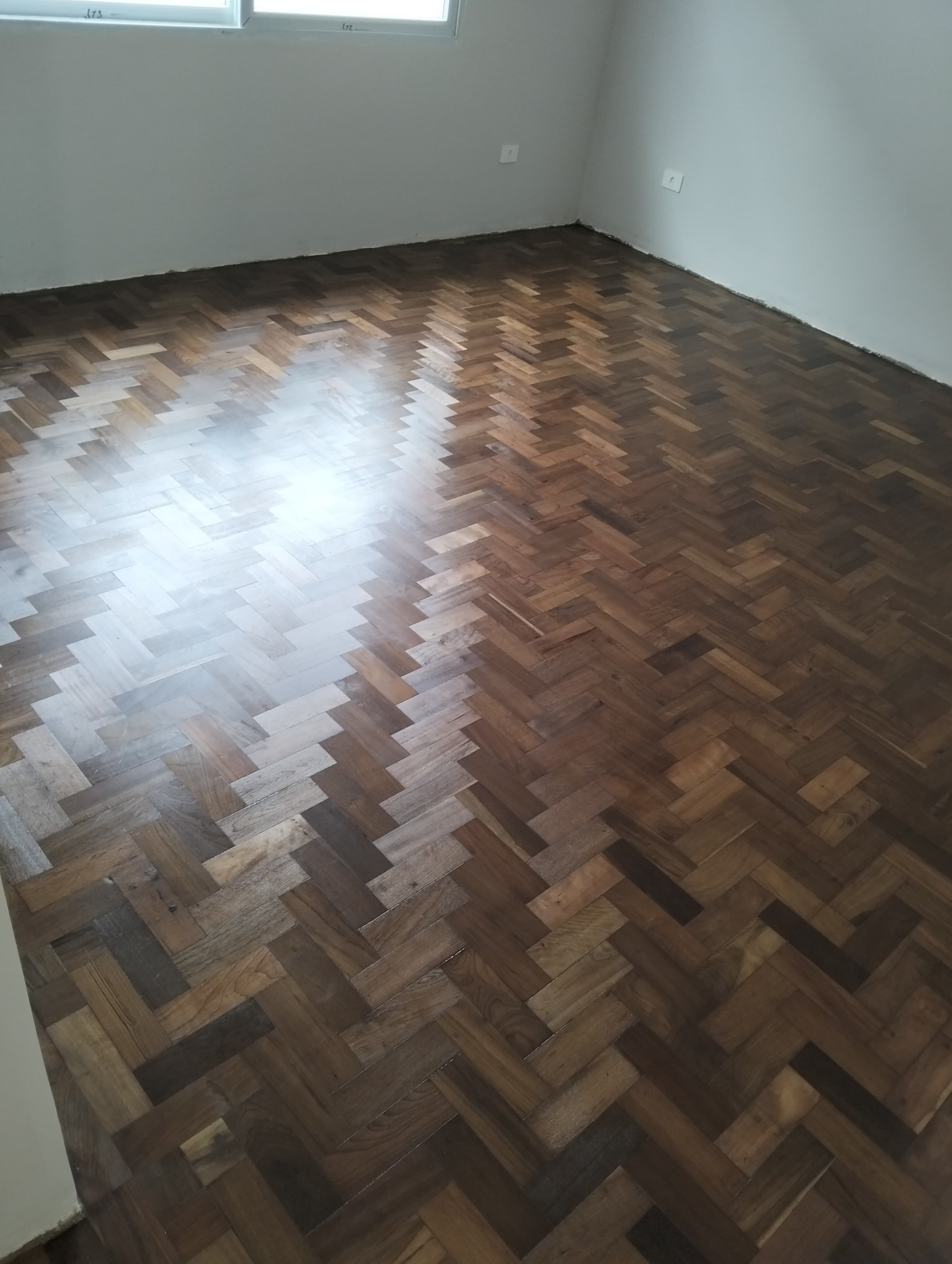 Piso de taco depois do acabamento
